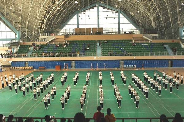 黔南师院教职工积极参与学院第十八届全民健身运动会