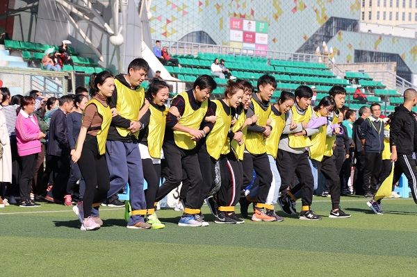 黔南师院教职工积极参与学院第十八届全民健身运动会