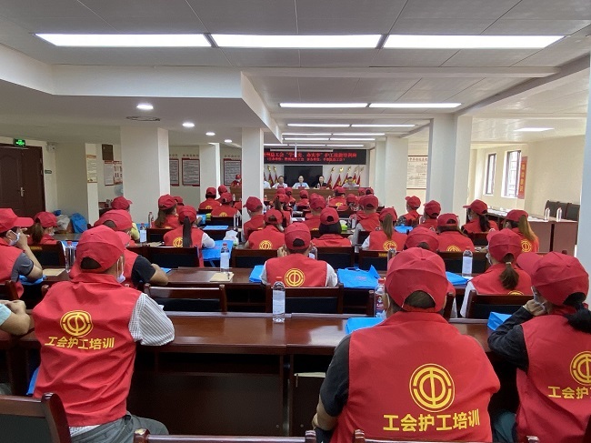 黔南州总工会“学党史 办实事”护工技能培训班在平塘正式开班