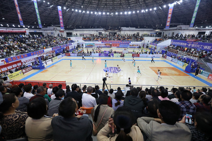 长顺县第一届“围农兴工”杯篮球总决赛激烈对决
